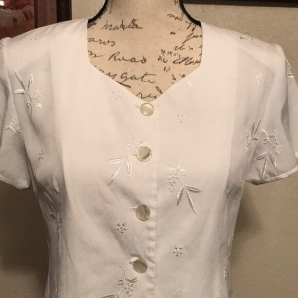 Vintage  White polyester top - Picture 2 of 4
